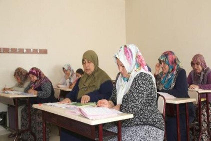 Şehitkamil&#8217;de 4 bin 338 kişi okuma-yazma öğrendi
