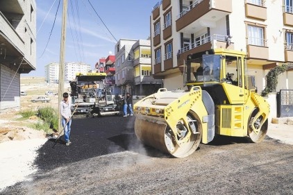 Şehitkamil&#8217;de açılan yollar asfaltlanıyor