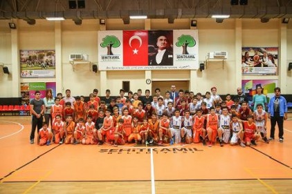 Şehitkamil&#8217;de basketbol cumhuriyet kupası start aldı 