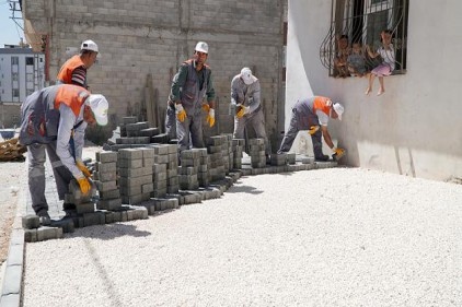 Şehitkamil&#8217;de kilit taşı çalışması yapıyor