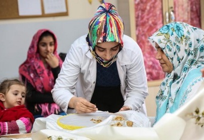 Şehitkamilli kadınlar, dikiş nakış ve mefruşat öğreniyor