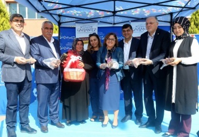 Şehitkâmil’de, 600 çiftçiye buğday ve arpa tohumu dağıtıldı