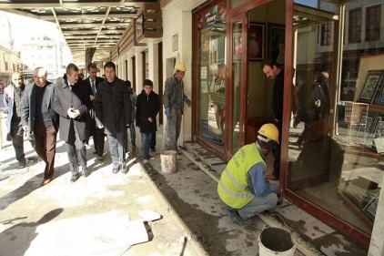 Şehitler Caddesi&#8217;nin cephesi yenilendi