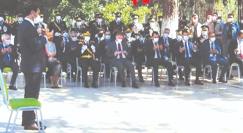 Şehitlikler ziyaret edildi