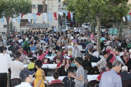 Şehreküstü konaklarında ilk iftar düzenlendi