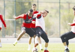 Seifedin Chabbi dışında tüm futbolcular antrenmanda 