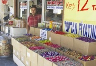 Şeker, çikolata ve lokumlar tezgahlardaki yerlerini aldı