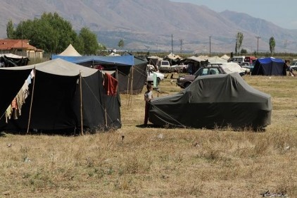 Şeker pancarı işçileri çadır mahallede yaşıyor