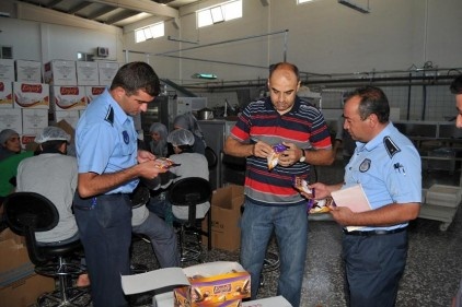 Şeker ve çikolata üretimini yapan fabrikaları denetlendi