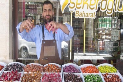 Şekerler, lokumlar ve çikolatalar bayramcıları bekliyor