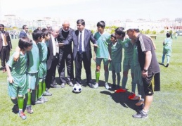 Sekiz farklı branşta yeni sporcular yetişiyor
