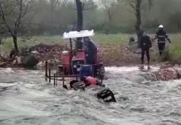 Sel suları arasında can pazarı yaşandı