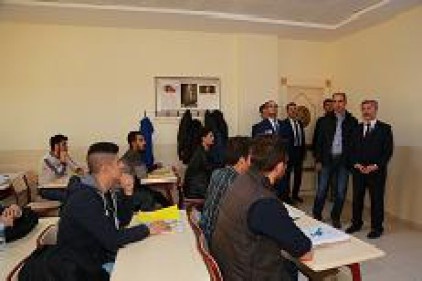 Selçuklu Gençlik Merkezi&#8217;ni ve Şehreküstü Konakları&#8217;nı gezdi