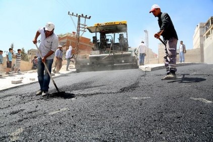 Selimiye Mahallesi&#8217;nde sıfır asfalt çalışması yapılıyor