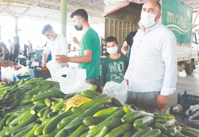 Semt pazarları açıldı, esnafın yüzü güldü