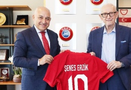 Şenes Erzik, ve Galatasaray’dan Başkan Mehmet Büyükekşi'yi ziyaret etti