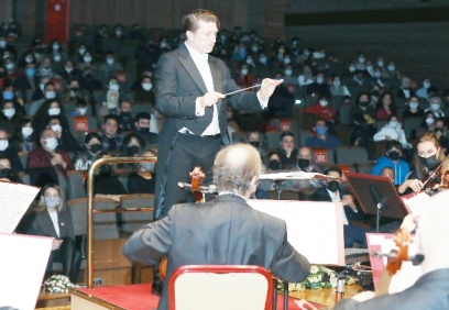 Senfoni orkestrasından 100. özel konseri