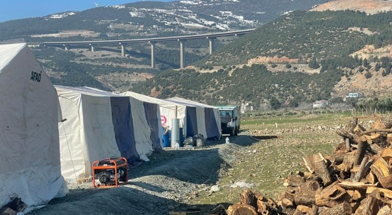 Şenoba Belediyesi, deprem bölgesine günde 3 öğün 2 bin kişilik sıcak yemek dağıtıyor