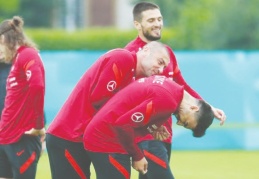 Şenol Güneş İtalya maçındaki 11'ini arıyor