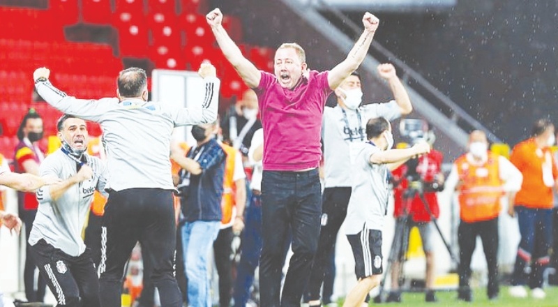 Sergen Yalçın tarihe geçti
