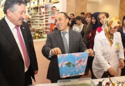 Sergi ve ebru sanatı gösterisi beğeni topladı