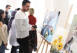 Serginin geliri Covid-19 nedeniyle ölen sağlıkçıların ailelerine bağışlanacak