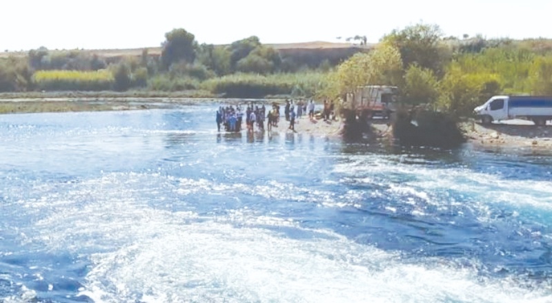 Serinlemek için Fırat’a giren 5 kişiden biri boğuldu