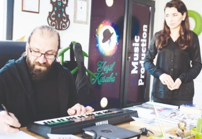 “Sesimi duyan var mı?” şarkı oldu, geliri depremzedelere gidecek