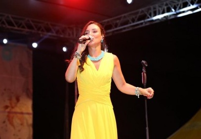 Sevcan Orhan, kendisini dinlemeye gelenlere keyifli bir akşam yaşattı