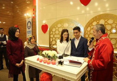 Sevgililer Günü’nü tercih edenlerin nikahını kıydı