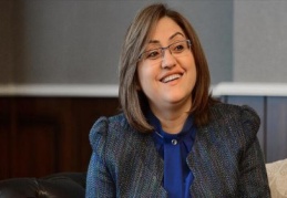 "Sevgiyi, şefkati, merhameti gönül demliğinde pişirip bize ikram etmiş”