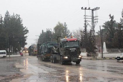 Sevkiyat, sağanak yağmur altında sürüyor