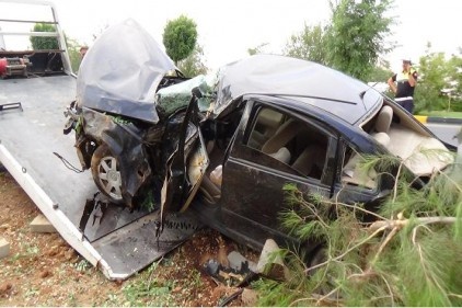 Seyir halinde olan otomobilin devrildi 2 kişi yaralandı