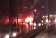 Seyir halindeki otomobil alev alev yandı, 3 kişi ölümden döndü