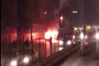 Seyir halindeki otomobil alev alev yandı, 3 kişi ölümden döndü