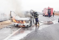 Seyir halindeki ticari araç alev aldı