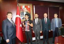 Seyit Battal Ay, başarısından dolayı ödüllendirildi