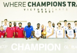 Sezonun ilk kupası Anadolu Efes'in