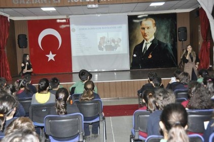 Siber zorbalıkta karşılaşılan davranışlar ve roller anlatıldı