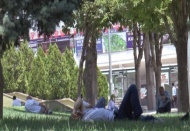 Sıcaklardan bunalan vatandaşlar soluğu parklarda alıyor 