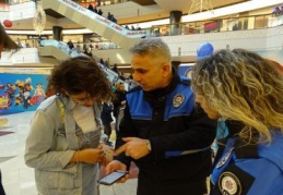 Şiddet gören kadın tek tuşla polise ulaşacak 