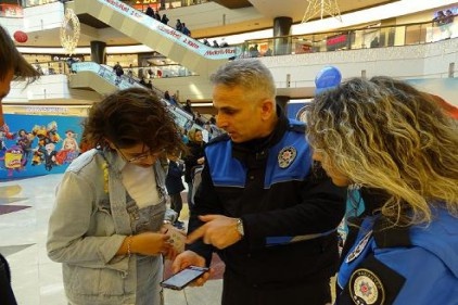 Şiddet gören kadın tek tuşla polise ulaşacak 
