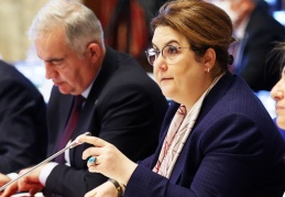 "Şiddete uğrayan, bakıma muhtaç, korumaya alınması gereken çocuklar siyaset konusu olamaz"