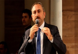 Şiddetin, terörün övülmesi asla masum görülemez