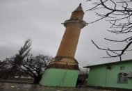 Şiddetli fırtınada minareye yıldırım düştü