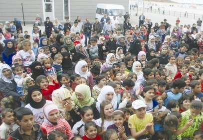 Sığınmacı çocuklara kukla gösterisi 