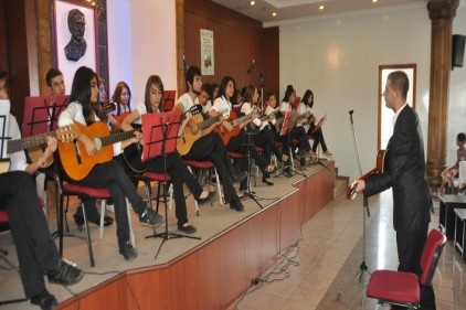 Şıhcan Gençlik Merkezi&#8217;nde müzik şöleni düzenlendi