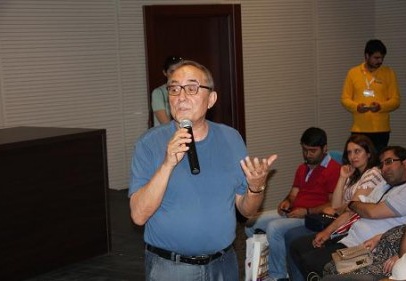 Şiirde bir kelimenin yerini değiştirdiğin de yapı çöker