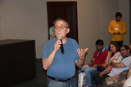 Şiirde bir kelimenin yerini değiştirdiğin de yapı çöker