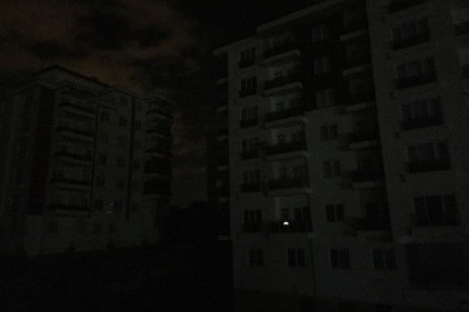 Sık sık kesilen elektrikler mahalleliyi bıktırdı